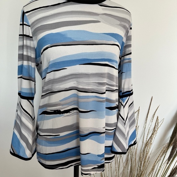 Calvin Klein White Blue and Gray statement sleeves 70’s style top size small - Picture 2 of 7